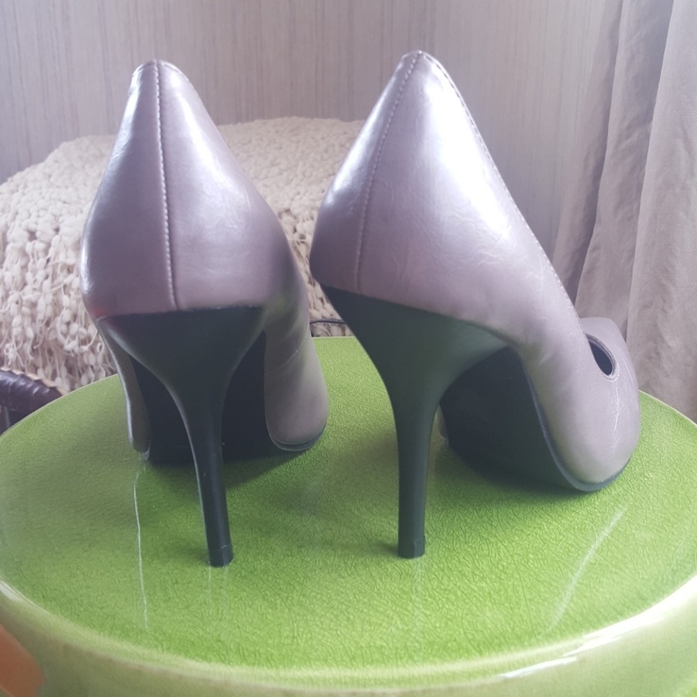 Pumps - Picture 2 of 3